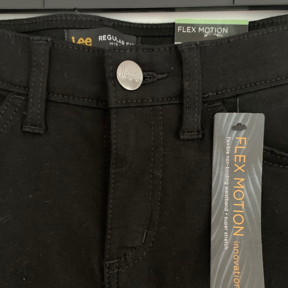 Women's Lee Capris Pants - Picture 3 of 9